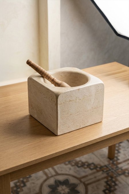 جرن كبة / مدقة لحم من الحجر الطبيعي